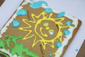 The sun is drawn with cream on a gingerbread. photo