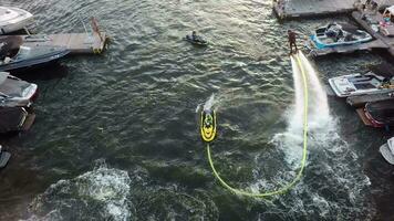 Antenne Aussicht von Wasser Jet Flyboard Performance video