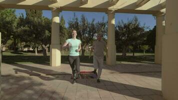 Matin faire du jogging ensemble video