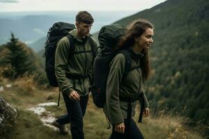 Pareja mochila excursionismo trekking generar ai foto