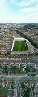 aéreo ver de residencial casas y industrial inmuebles conjunto a amargarse la carretera cerca Farley colinas lutón ciudad, Inglaterra Reino Unido. el alto ángulo imágenes estaba capturado con drones cámara en septiembre 7, 2023 foto