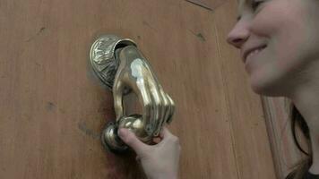 Knock, knock, silver hand video