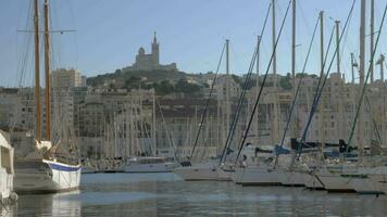 alt Hafen von marseille und Notre Dame de la Garde, Frankreich video