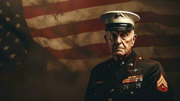 un mayor masculino soldado en militar uniforme en pie en frente de un americano bandera foto