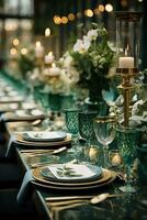 detallado ver de Esmeralda verde temática paisaje de mesa para un elegante Boda recepción foto