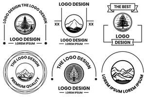 pino y montaña logo en plano línea Arte estilo vector