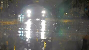 Cars driving under the rain at night video
