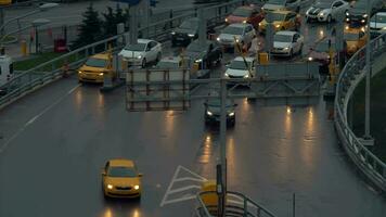 barrière bras circulation contrôle sur entrée route à aéroport, Moscou video