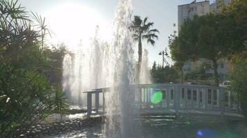 recours paysage conception avec fontaines et passerelle, dinde video