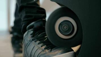 polimento sapatos com automático bota limpador video