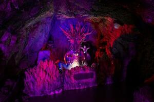 continuar estatua en enoshima iwaya cueva sitio en el Oeste final de enoshima isla en fujisawa, kanagawa, Japón foto