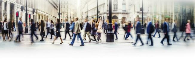 caminando personas difuminar. un montón de personas caminar en el ciudad de Londres. amplio panorámico ver de personas cruce el la carretera. ai generado foto