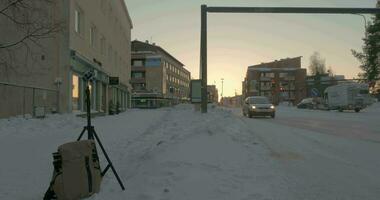 hombre stocker disparo 360 vídeo de invierno rovaniemi, Finlandia video