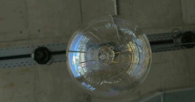 vidro esfera luminária suspensão dentro a teto video