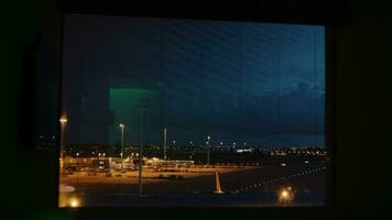 lapso de tiempo ver de aeropuerto pista desde noche a día hora en Amsterdam aeropuerto Schiphol, Países Bajos video