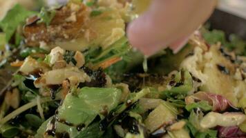 en mangeant mixte vert salade video