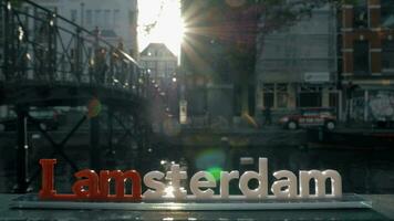 ik Amsterdam leuze en stad visie met kanaal video