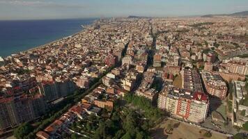 aérien coup de Barcelone et littoral, Espagne video