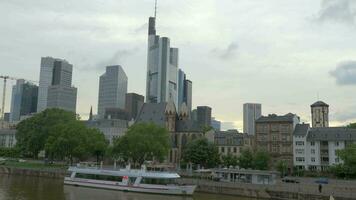 Aussicht auf das Innenstadt Frankfurt, Wolkenkratzer Kreis mit Main Turm, Frankfurt bin hauptsächlich, Deutschland video