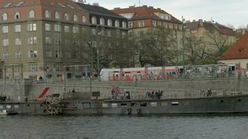 Navegando em vltava rio dentro Praga video