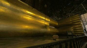 Giant reclining Buddha statue in Wat Pho temple, Bangkok video