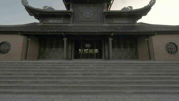 buddista pagoda nel bai dinh tempio, Vietnam video