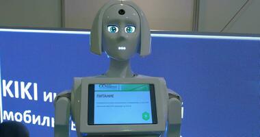vue de manifestation de humanoïde robot video