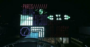 informatie scherm in nacht stad video