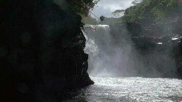 schleppend Bewegung Aussicht von Wasserfall Hafen Ludwig, Mauritius Insel video