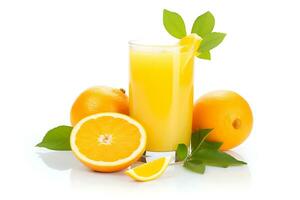 vaso de naranja jugo y Fresco frutas aislado en blanco antecedentes ai generado foto