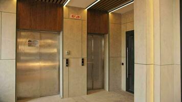 Aufzug Halle im ein Wohnung Gebäude video