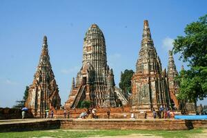 Many people are travel in Chaiwattanaram Temple photo