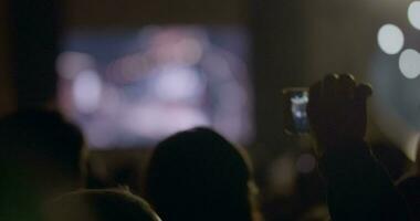 in msu, Moskou Aan een concert wij zijn samen van muziek- groep kino mannetje records video Aan mobiel telefoon