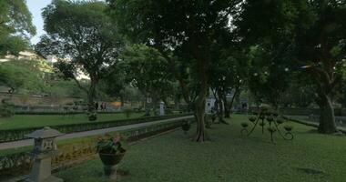 jardín en el templo de literatura Hanoi, Vietnam video