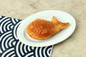 japonés taiyaki dulce postre con pescado forma foto