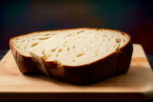 un pan de un pan sentado en parte superior de un de madera corte tablero. ai generado foto