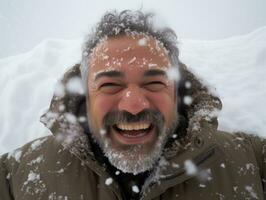 hombre disfruta el invierno Nevado día en juguetón actitud ai generativo foto