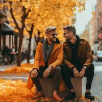 amoroso homosexual Pareja es disfrutando un romántico otoño día ai generativo foto