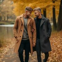 amoroso homosexual Pareja es disfrutando un romántico otoño día ai generativo foto