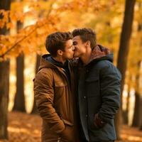 amoroso homosexual Pareja es disfrutando un romántico otoño día ai generativo foto