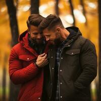 amoroso homosexual Pareja es disfrutando un romántico otoño día ai generativo foto