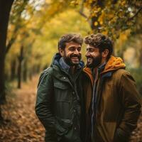 amoroso homosexual Pareja es disfrutando un romántico otoño día ai generativo foto