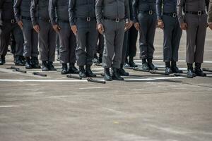 alboroto policía controlar el multitud. foto