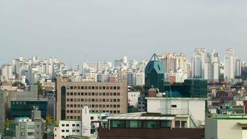 Zeitraffer von Seoul Aussicht mit Wolken Segeln Über Stadt, Süd Korea video