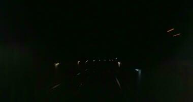Reisen im das dunkel Tunnel von unter Tage video