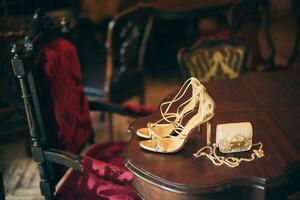 lujo Moda mujer accesorios, dorado bien portado Zapatos foto