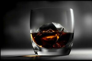 un vaso de whisky con hielo cubitos en él. ai generado foto