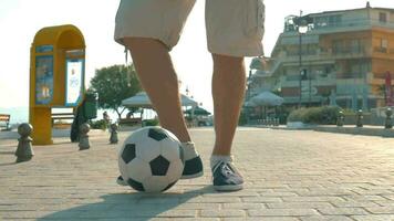 Mañana rutina de ejercicio con un pelota al aire libre video