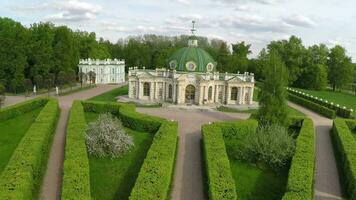 aérien vue de historique bâtiment dans tsaritsyno parc, Moscou video