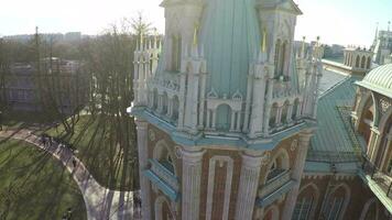 fliegend Über das Palast Turm video